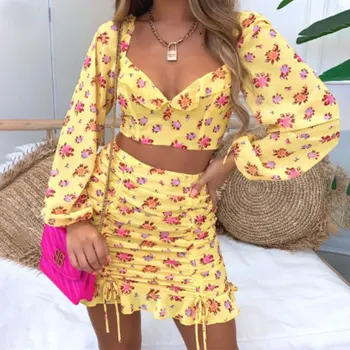 Kadınlar Seksi İki Parçalı Giysi Set Sarı Çiçek Baskılı Desen Kırpma Üstleri Ve Etek Moda Ve Büyüleyici Günlük Giyim S M L